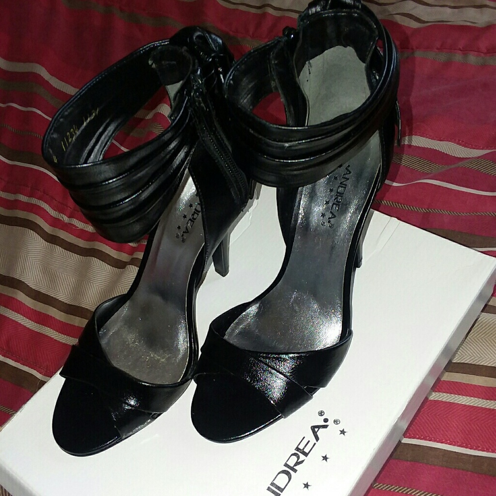 Black heels with bow detail